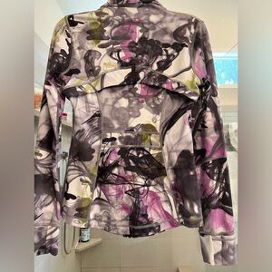 Woman’s lululemon jacket size 8 NWOT